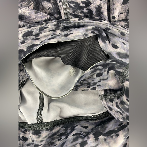 Lululemon - Base Pace High-Rise Tight - Picture 4 of 6